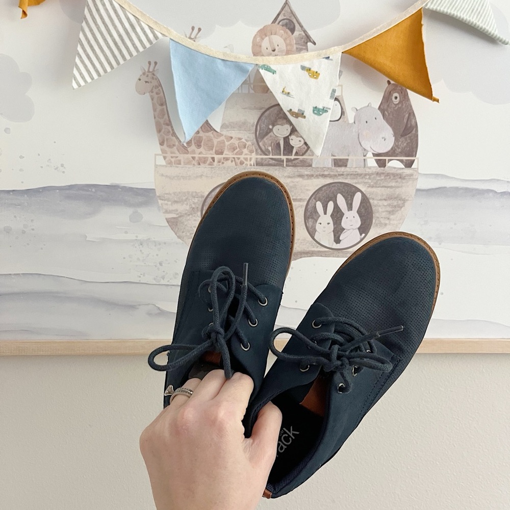 • boys shoes •